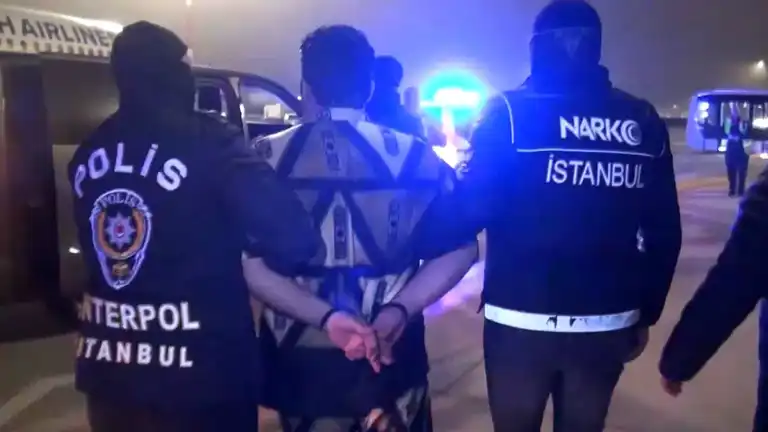 3 Şüpheliden 2'si Türkiye'ye Getirildi 3 Şüpheliden 2'si Türkiye'ye Getirildi